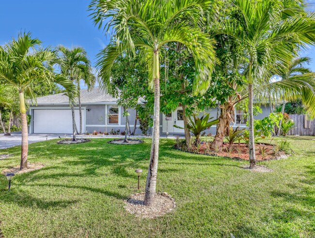 Building Photo - 1950 Wisteria St