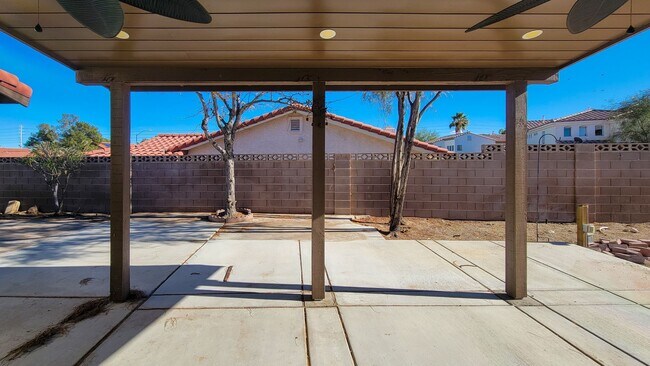 Building Photo - 8525 Del Rey Ave