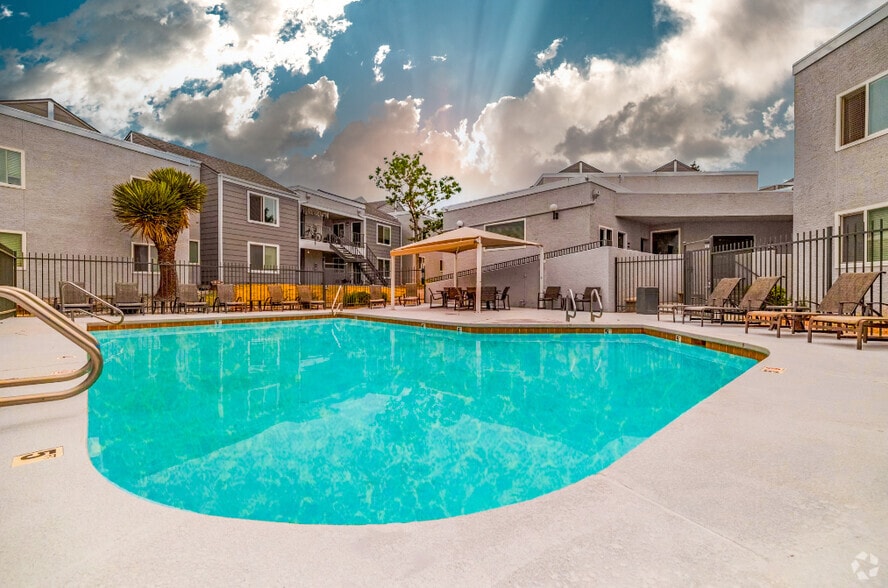 Primary Photo - Villa Serena Apartments