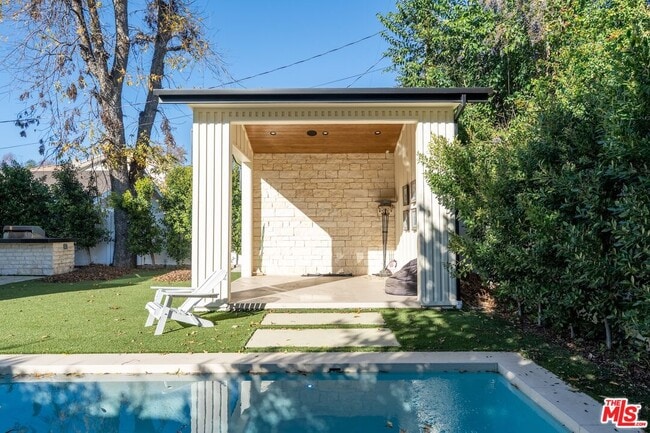 Building Photo - 4708 Noble Ave