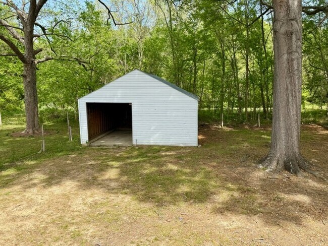 Building Photo - 2 Bedroom Home in Burlington with Hard Surface Flooring & Covered Porch