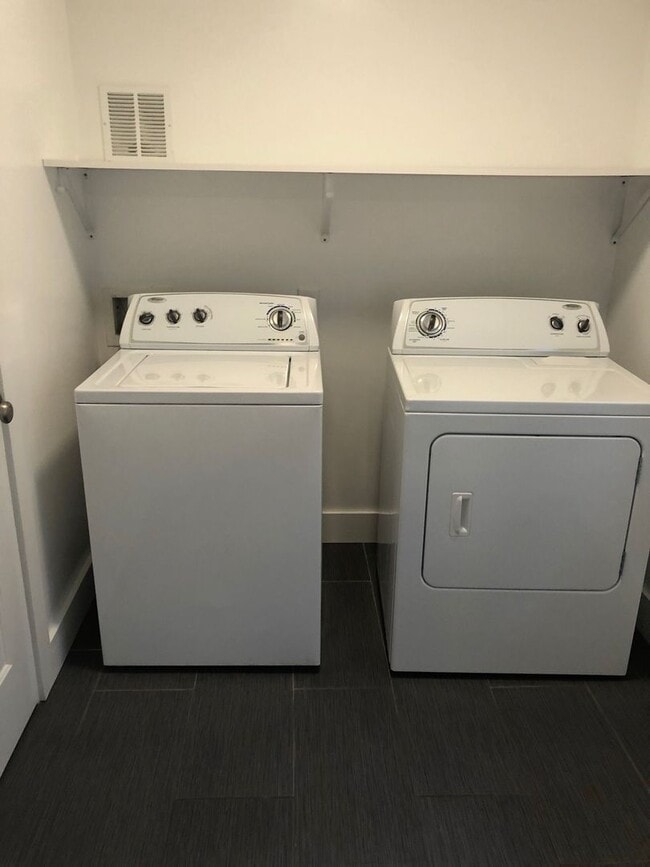 Building Photo - Rent this Gorgeous Fully Updated 3 Bd/ 1.5...