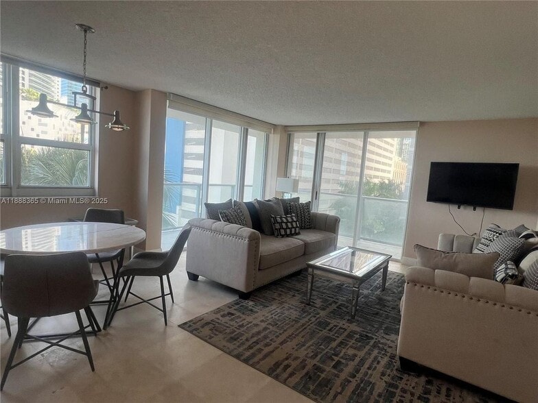 Building Photo - 1155 Brickell Bay Dr