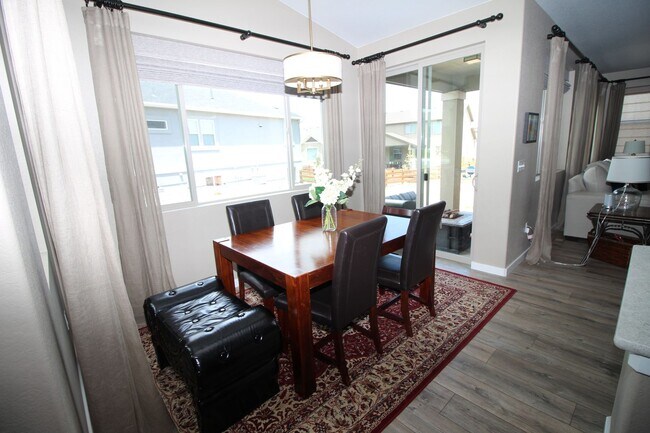 Building Photo - Amazing 4bdrm home in Forest Lakes