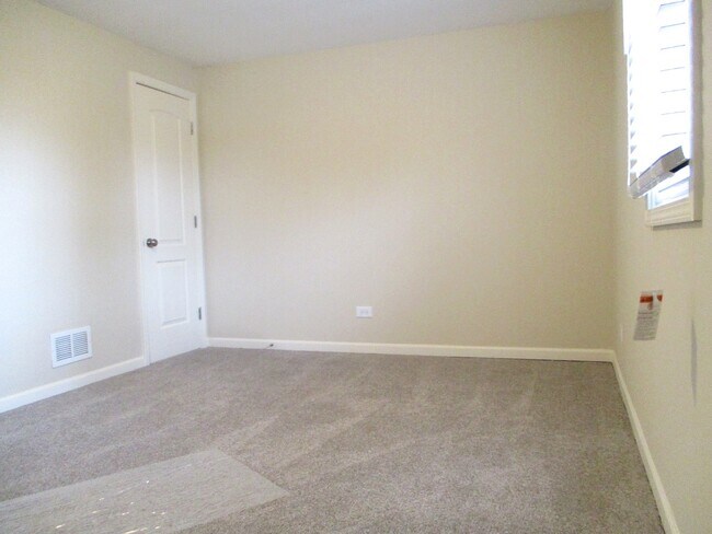 Building Photo - 448 Midway Dr