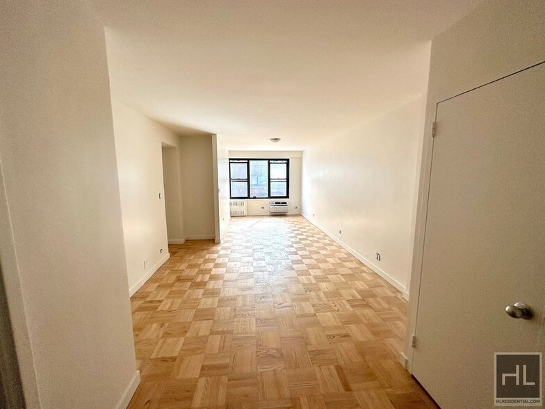 Building Photo - Fourth Avenue