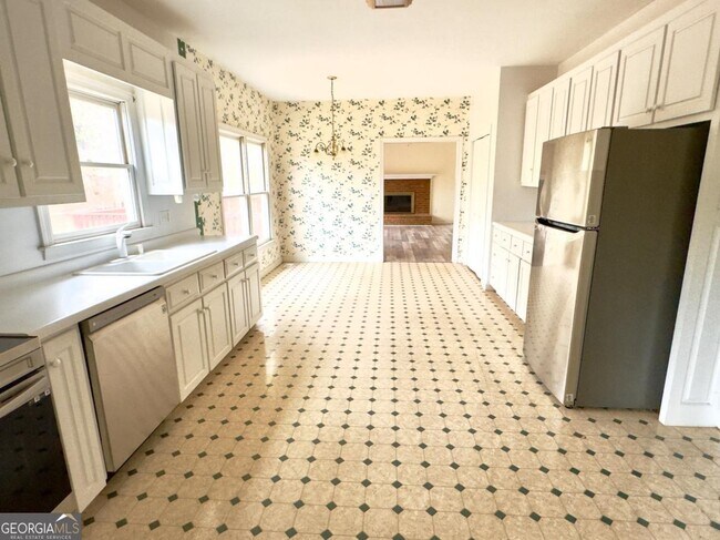 Building Photo - 219 Deerhill Dr