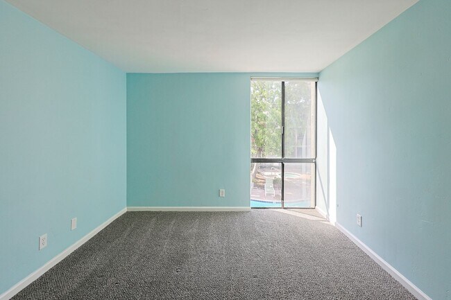 Building Photo - 1 Bed / 1 Bath Condo Near Cowles Mountain – Move-In Special!