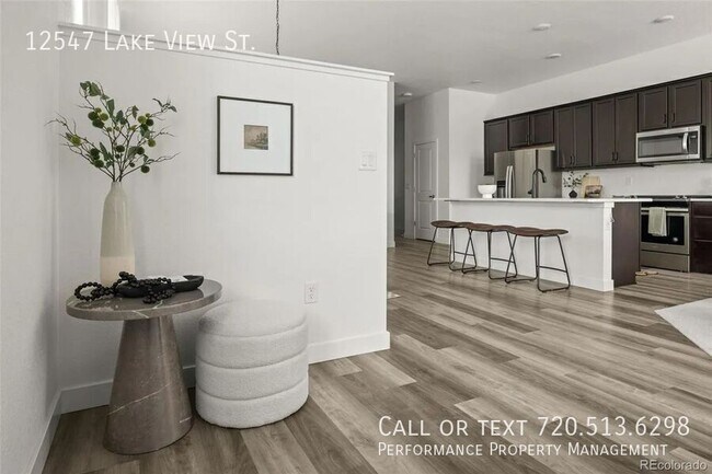 Building Photo - 12547 Lake View St