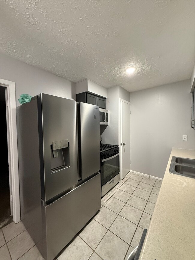 Building Photo - 5519 Mendota Ln