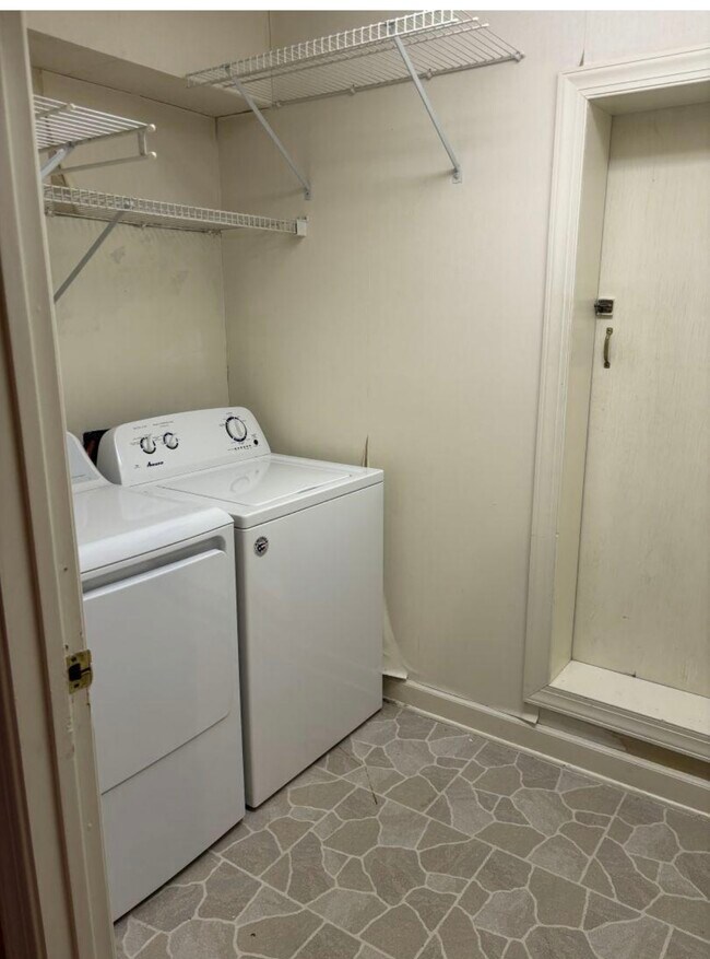 Building Photo - 462 Chalet Village Dr