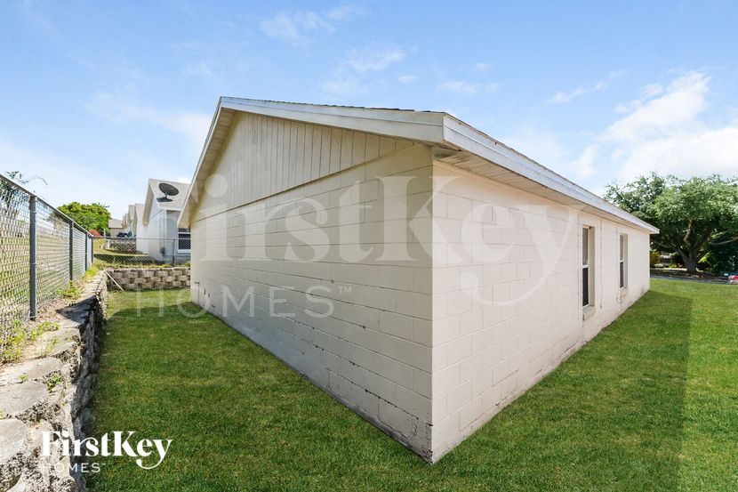 Building Photo - 7547 Groveoak Dr