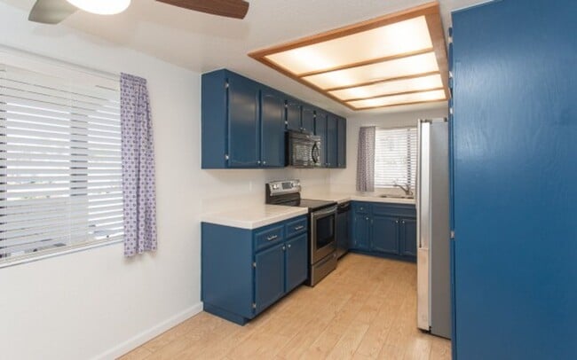 Building Photo - Renovated 3 bedroom 2 bath condo