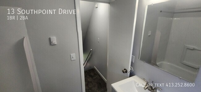 Building Photo - 13 Southpoint Dr