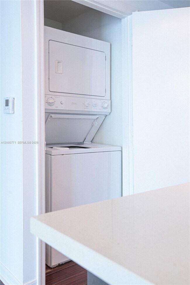 Building Photo - 500 Brickell Ave