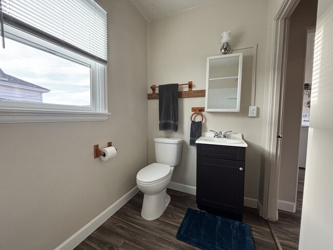 Building Photo - 124 7th St