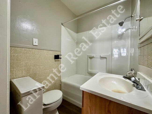 Building Photo - 2019 Kensington Rd