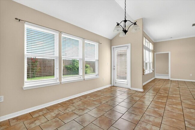 Building Photo - 6018 Tapestry Dr