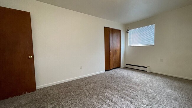 Building Photo - 1313 Burton Ct