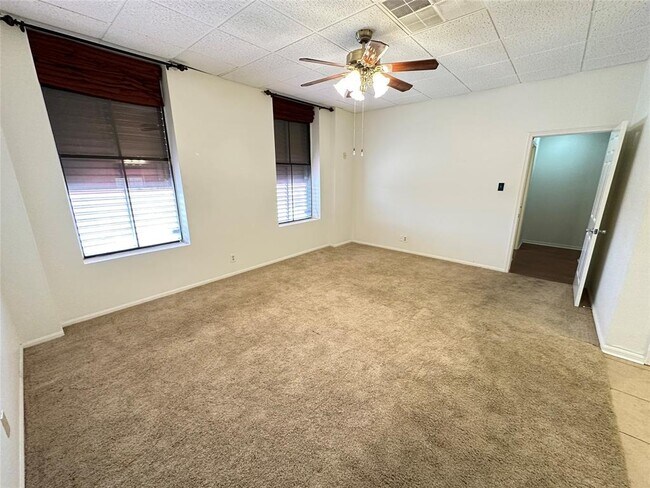 Building Photo - 801 6th St N