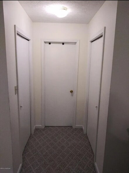 Building Photo - 143 Wiltshire Ave