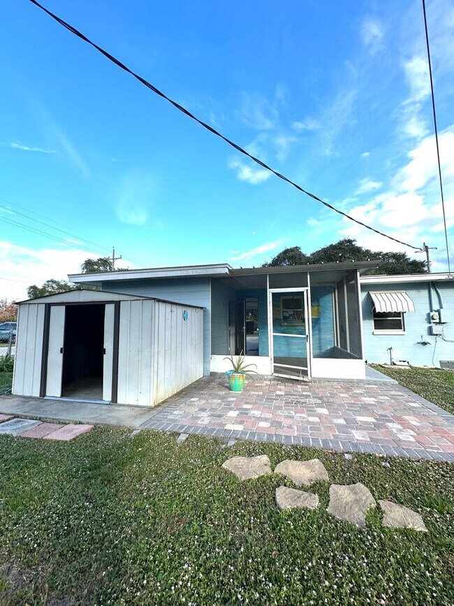 Building Photo - MOVE IN SPECIAL- Nice 2/1 Home w/ Fenced Yard in St Cloud