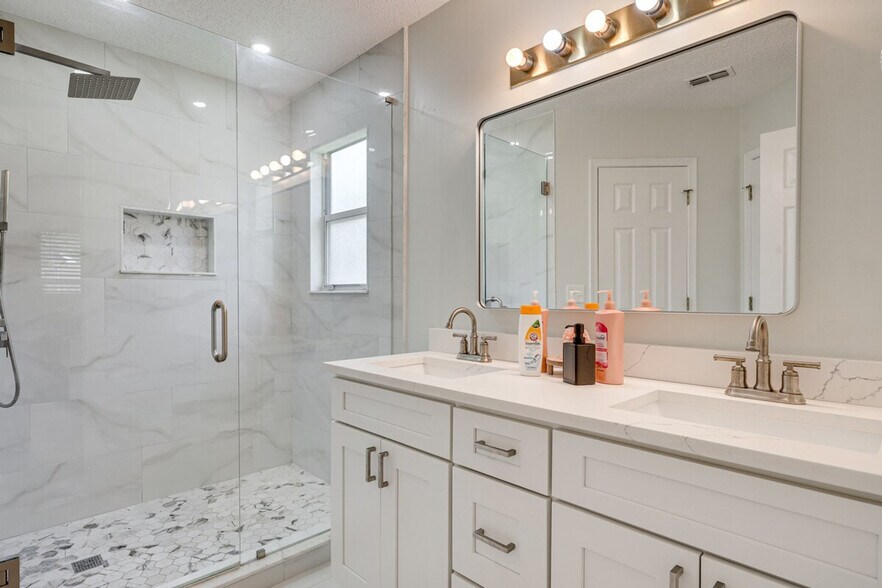 Building Photo - 3812 Tallcott Dr