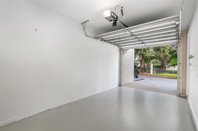 Building Photo - 111 S Melville Ave