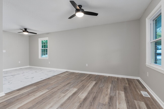 Building Photo - 216 Cross Hill Rd