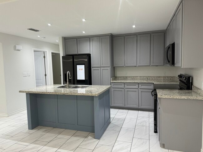 Building Photo - 2931 Rowan Dr