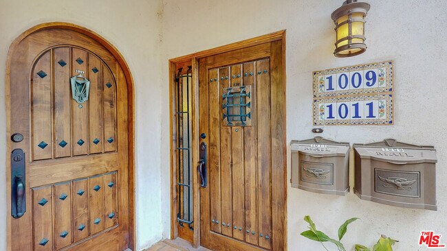 Building Photo - 1011 N La Jolla Ave