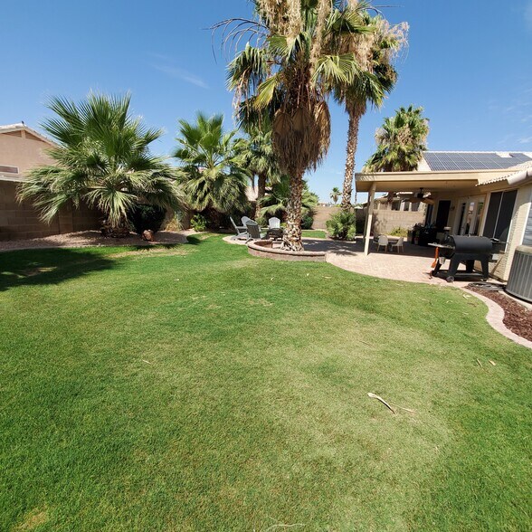 Big Green Grassy Back Yard - 9139 W Davis Rd