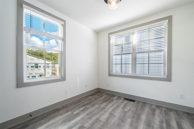 Building Photo - 42 Becker Pl NW