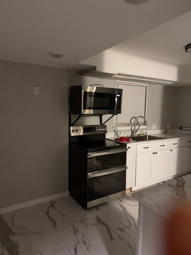 Building Photo - 510 W Byrd Blvd