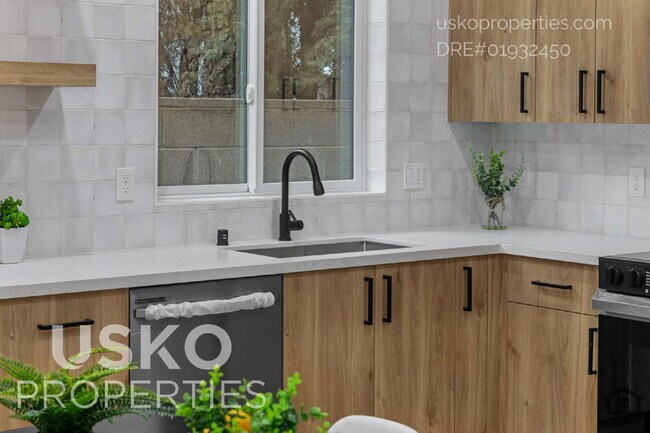 Building Photo - 2817 Democracy Alley