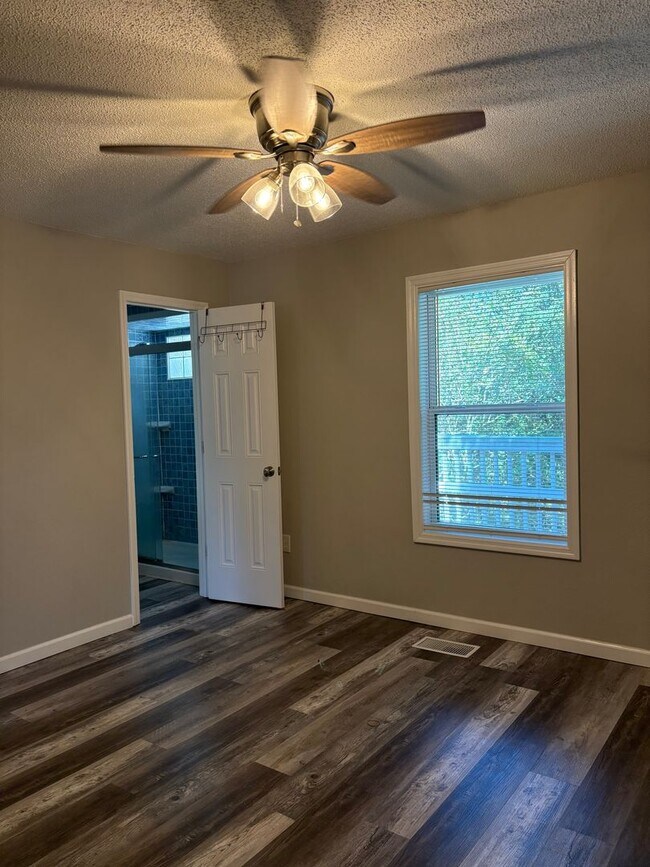 Building Photo - Charming 2-Bedroom, 2-Bath Home in the Hea...