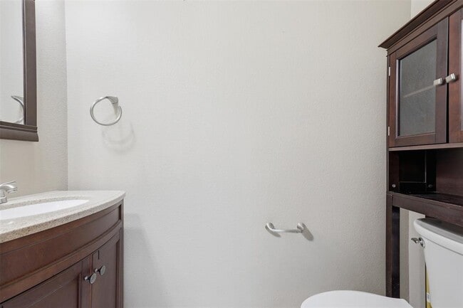 Building Photo - 2632 Century Park Blvd