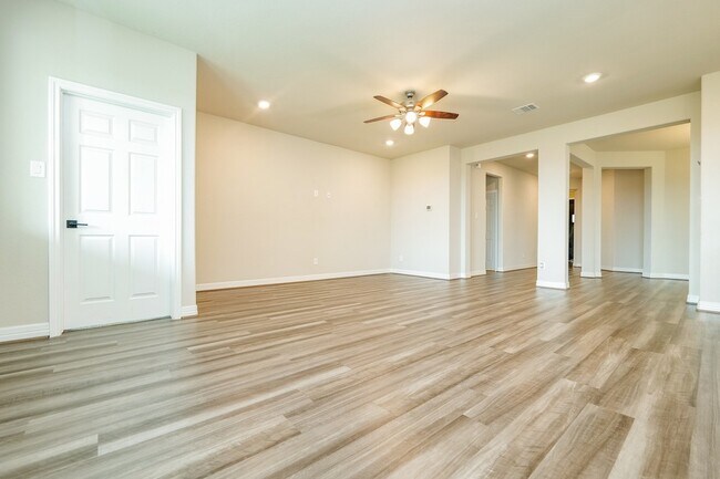 Building Photo - 31426 Whitcombe Summit Wy