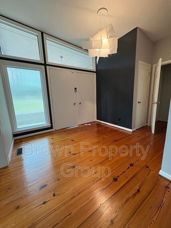Building Photo - 3202 Cluny Dr