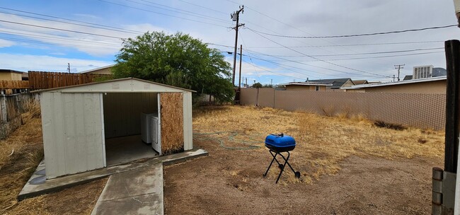 Building Photo - Live Large in a Cozy Retreat! Private Back...