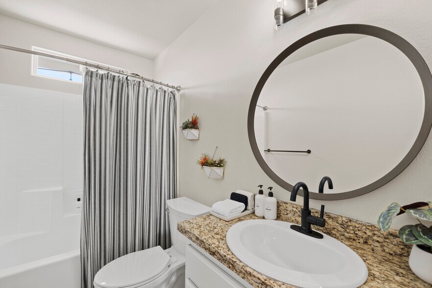 Building Photo - 61894 Valley View Cir
