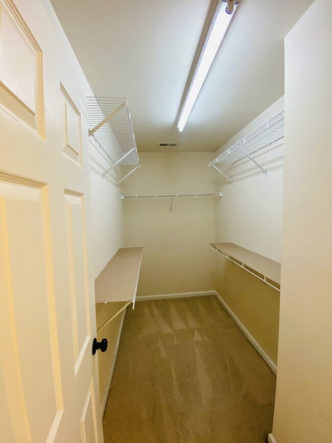 Building Photo - Heart of Ballantyne!  Beautiful End Unit Townhome. 2 Large Primary Suites Up & Flex Rm/3rd BR On ...