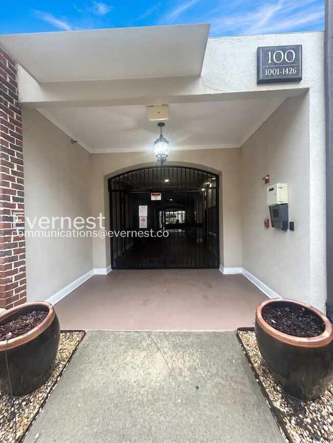 Building Photo - 1850 Cotillion Dr