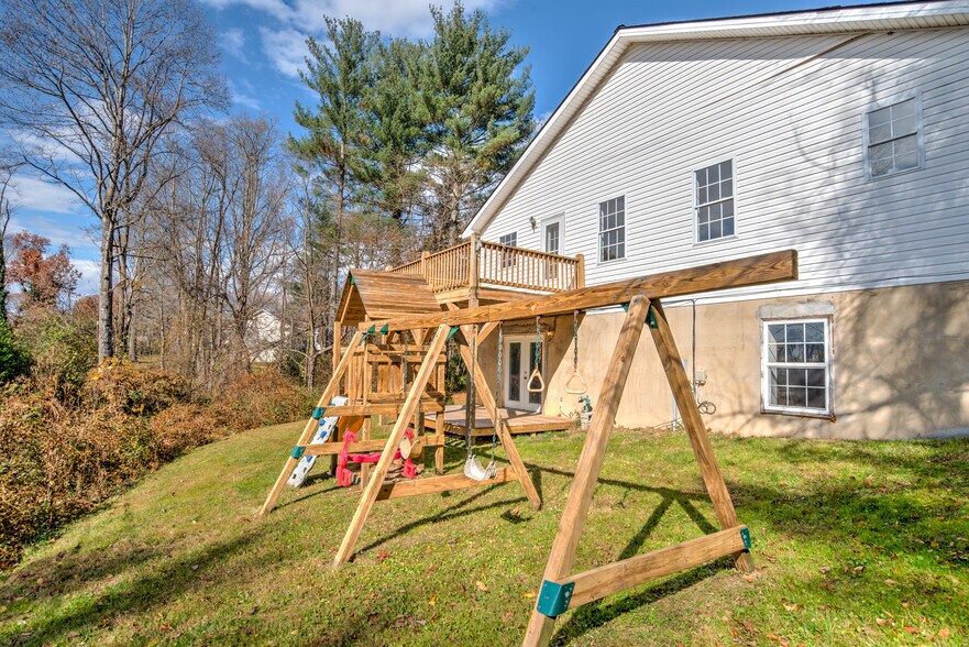 Building Photo - 216 Windsor Ct