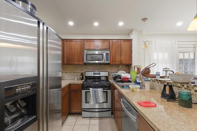 Building Photo - 6307B Shadow Valley Dr