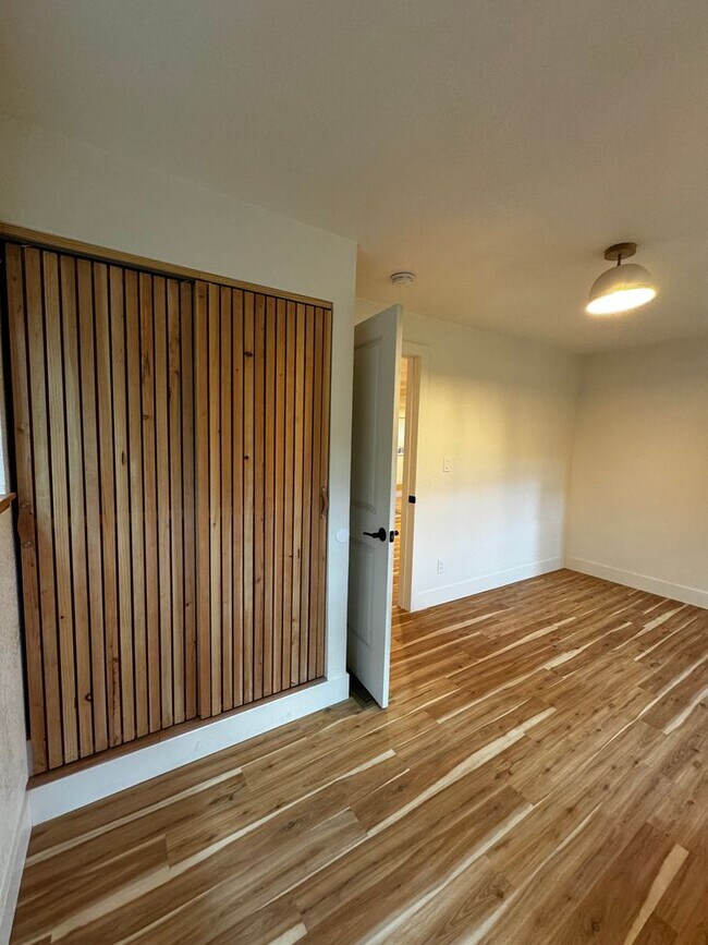 Building Photo - 1604 Square foot modern multi level home minutes from Occidental, storage, primary suite, large y...