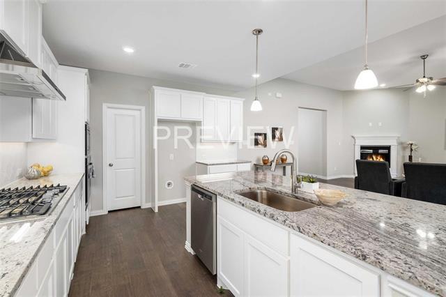Building Photo - 915 Uplands Dr