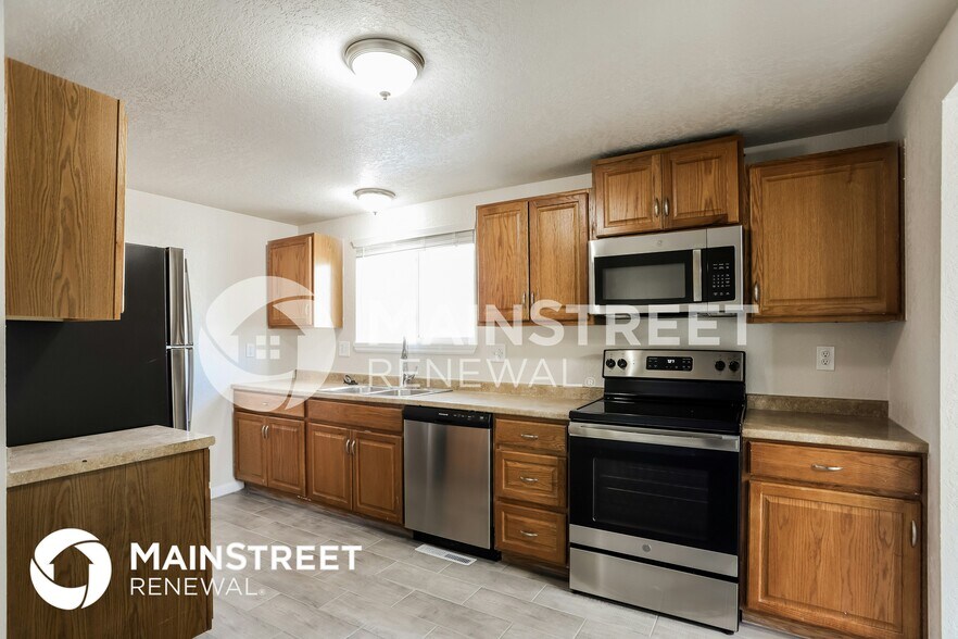 Building Photo - 6320 W 95th Ave