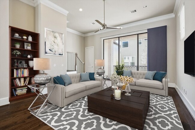 Building Photo - 2016 Covent Garden Station