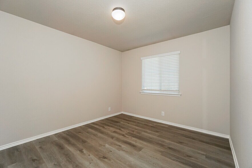 Building Photo - 141 Elisabeth Run